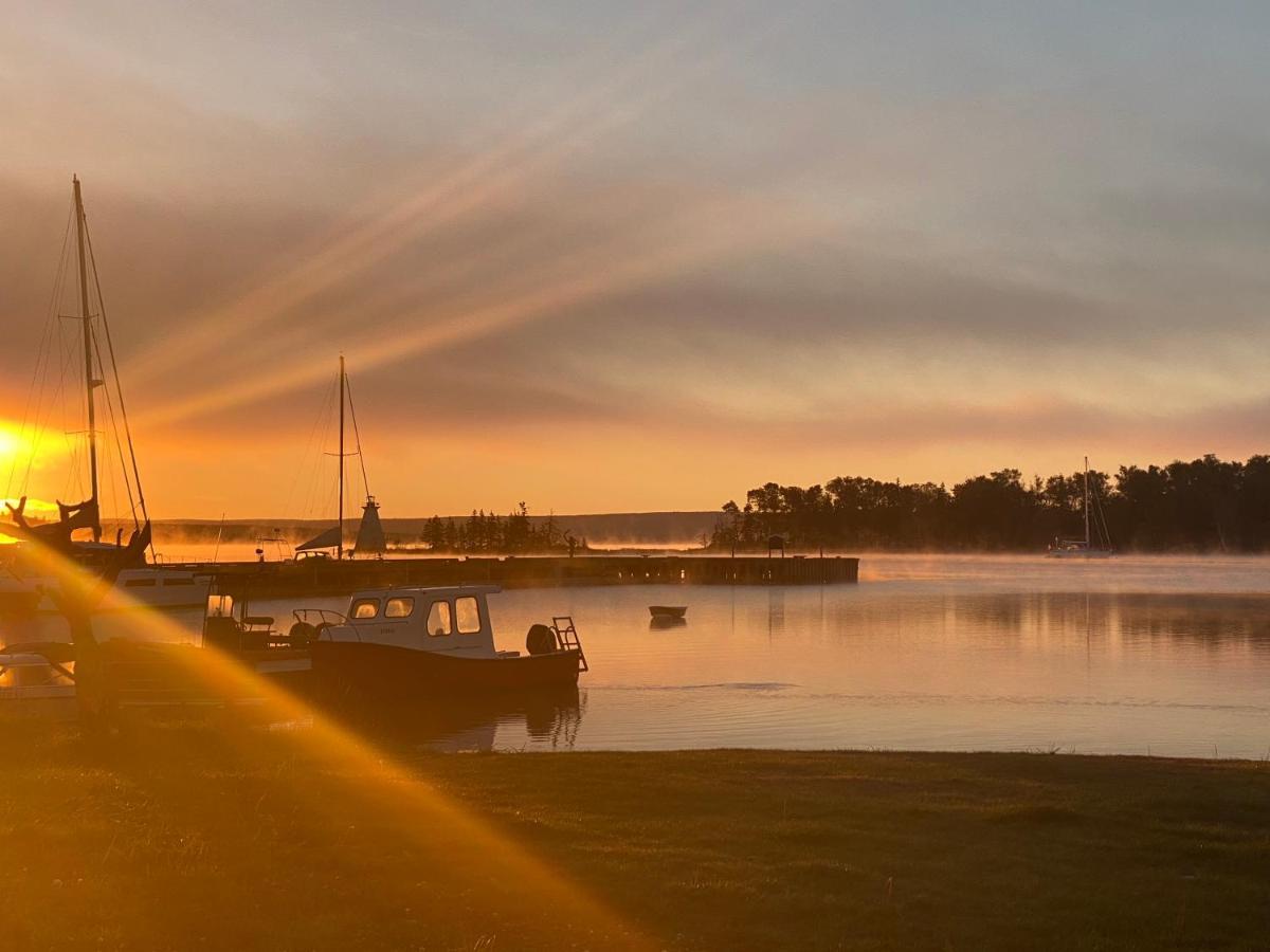 The Water'S Edge Inn & Gallery Baddeck Luaran gambar